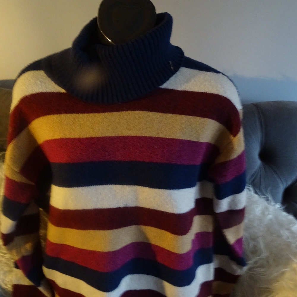 ST JOHNS BAY size  MEDIUM TURTLE NECK SWEATER